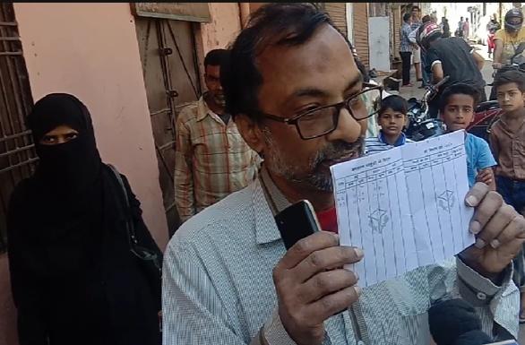 गरीबो पर मेहरबान है मुख्यमंत्री लेकिन कोटेदार डाल रहा है गरीबो के राशन पर डाका